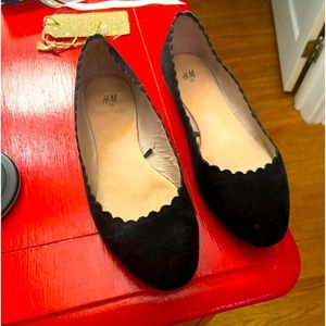 H&M black, scalloped fabric flat shoe ballet flat 7.5